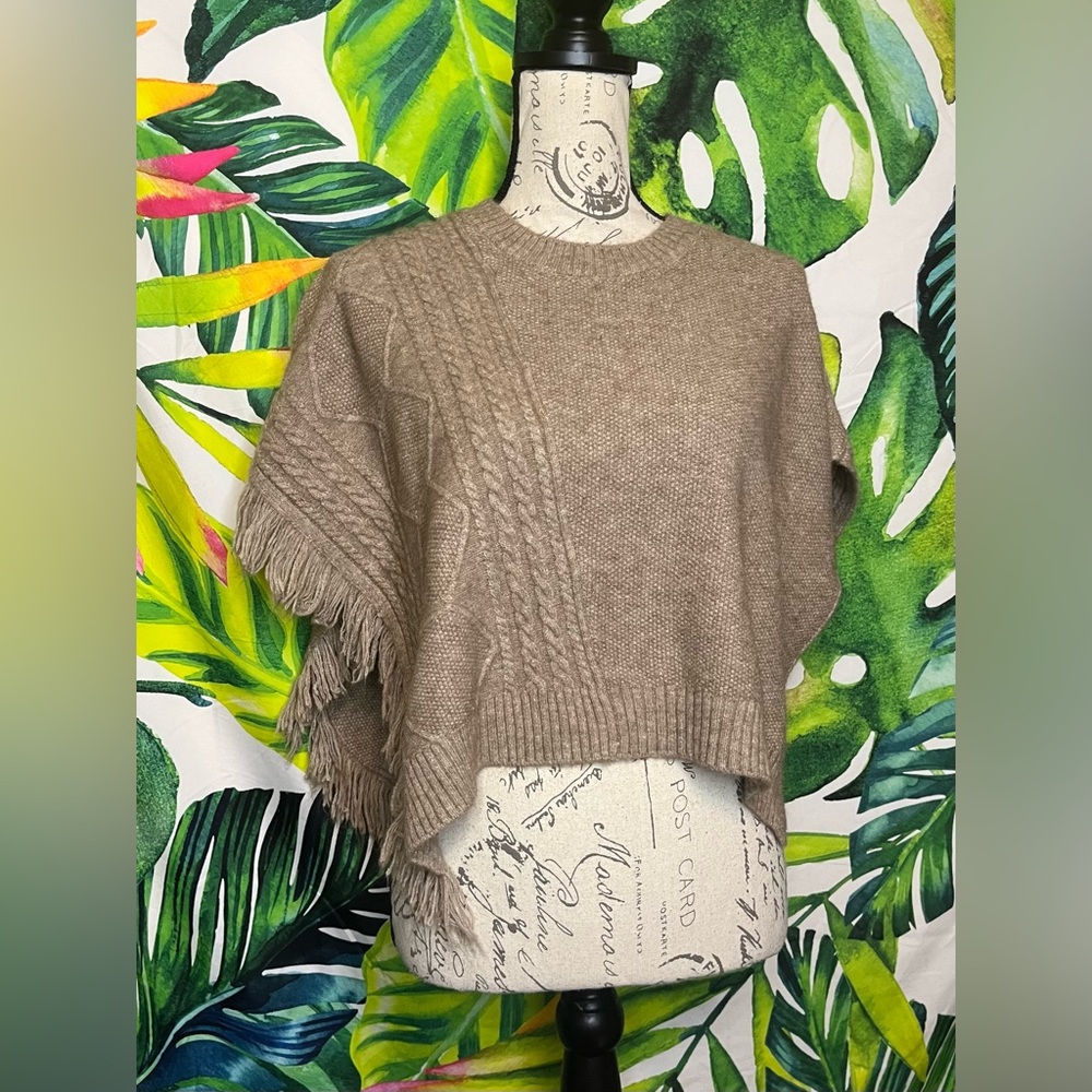 NWT Francesca’s S/M Tan Eliza Tan Fringe Fall Winter Knit Soft Preppy Poncho